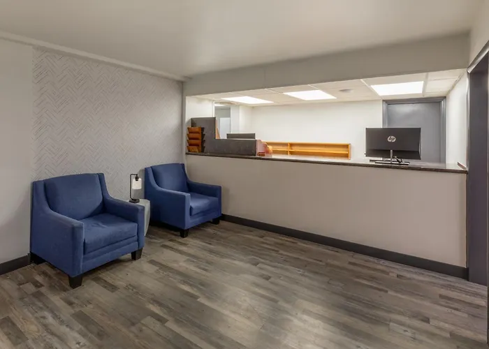 Super 8 By Wyndham Laredo