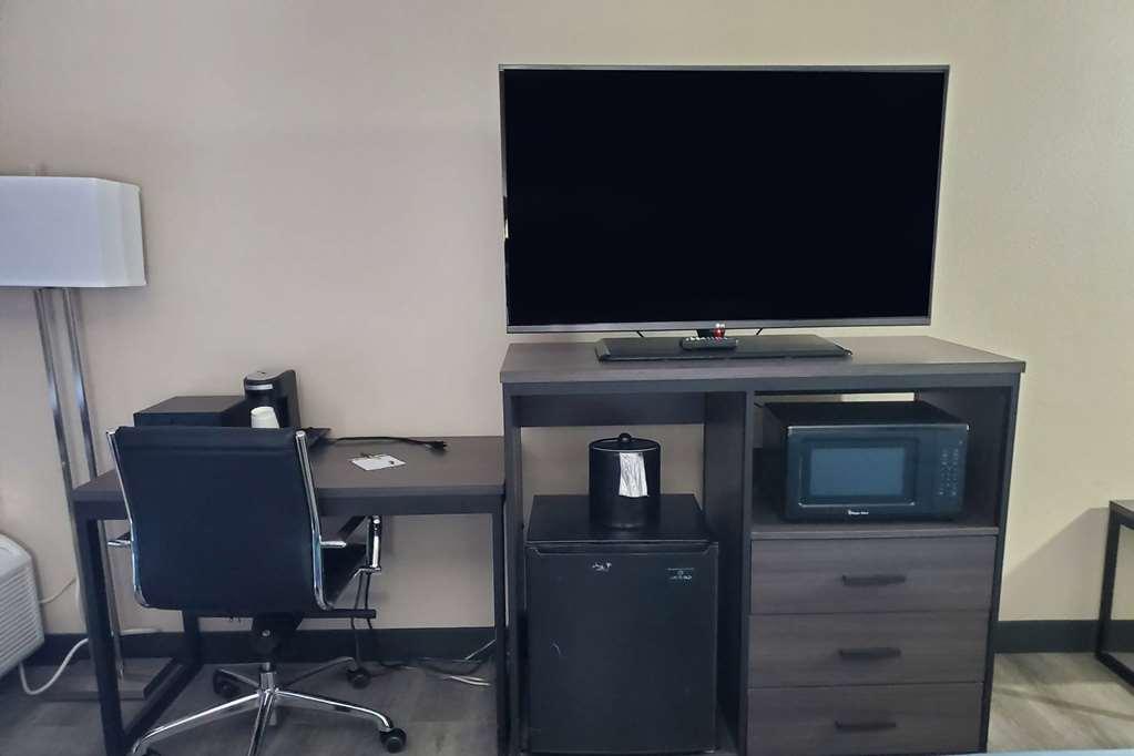Hotel Super 8 By Wyndham Laredo