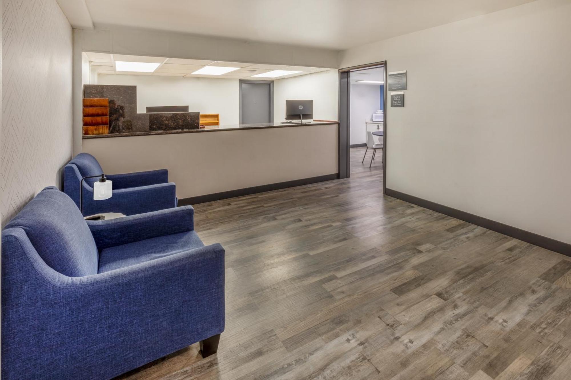 Super 8 By Wyndham Hotel 2*