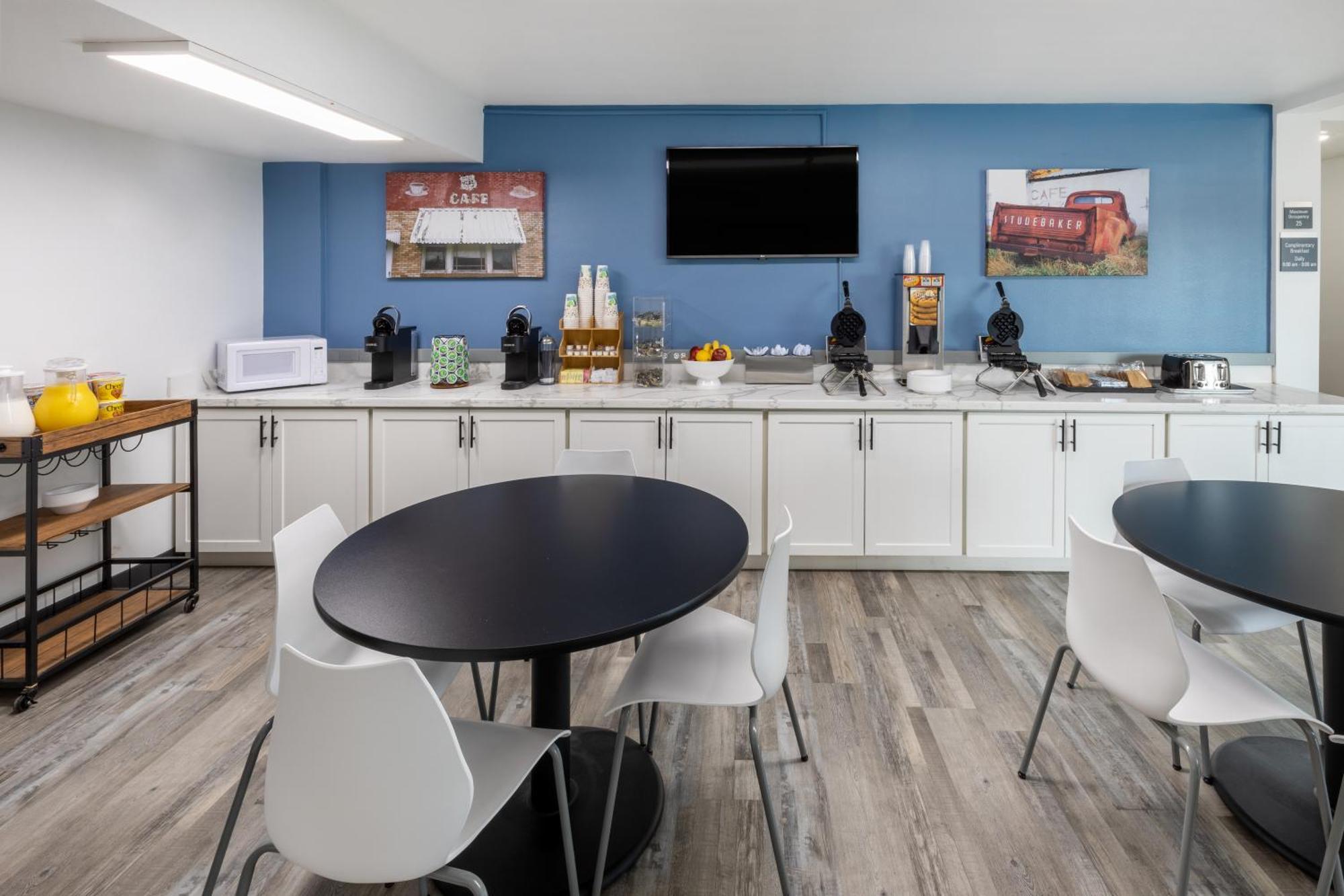 Hotel Super 8 By Wyndham Laredo